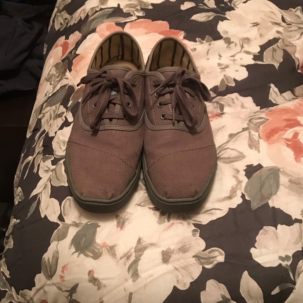 Toms lace up shoes